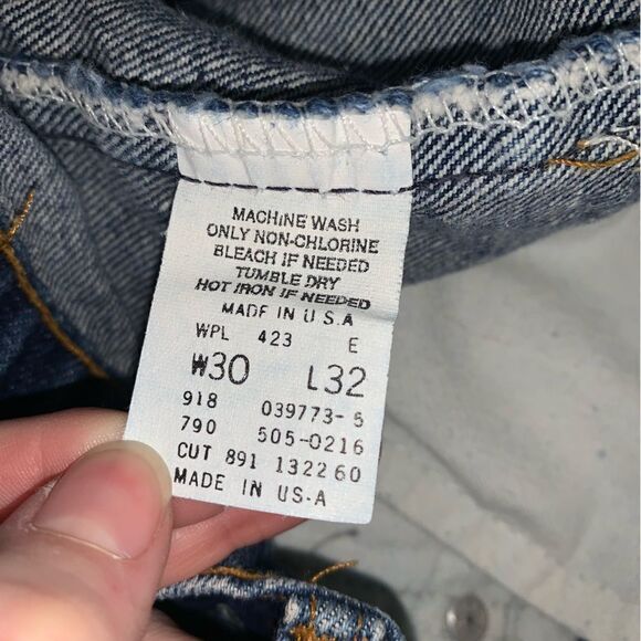 Vintage Levi’s High Waisted Shorts - Picture 2 of 3